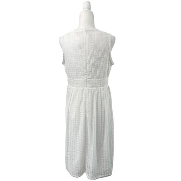 Q&A Eyelet White Sleeveless Dress - Size Medium - Picture 5 of 15